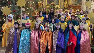 Prälat Dr. Josef Ammer beim Einholungsgottesdienst mit den Sternsingern an Heilig Drei König in St. Salvator Störnstein.  (Bild: Julia Becker)