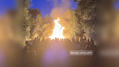 Entzündung des Feuers (Bild: Christian Stahl)