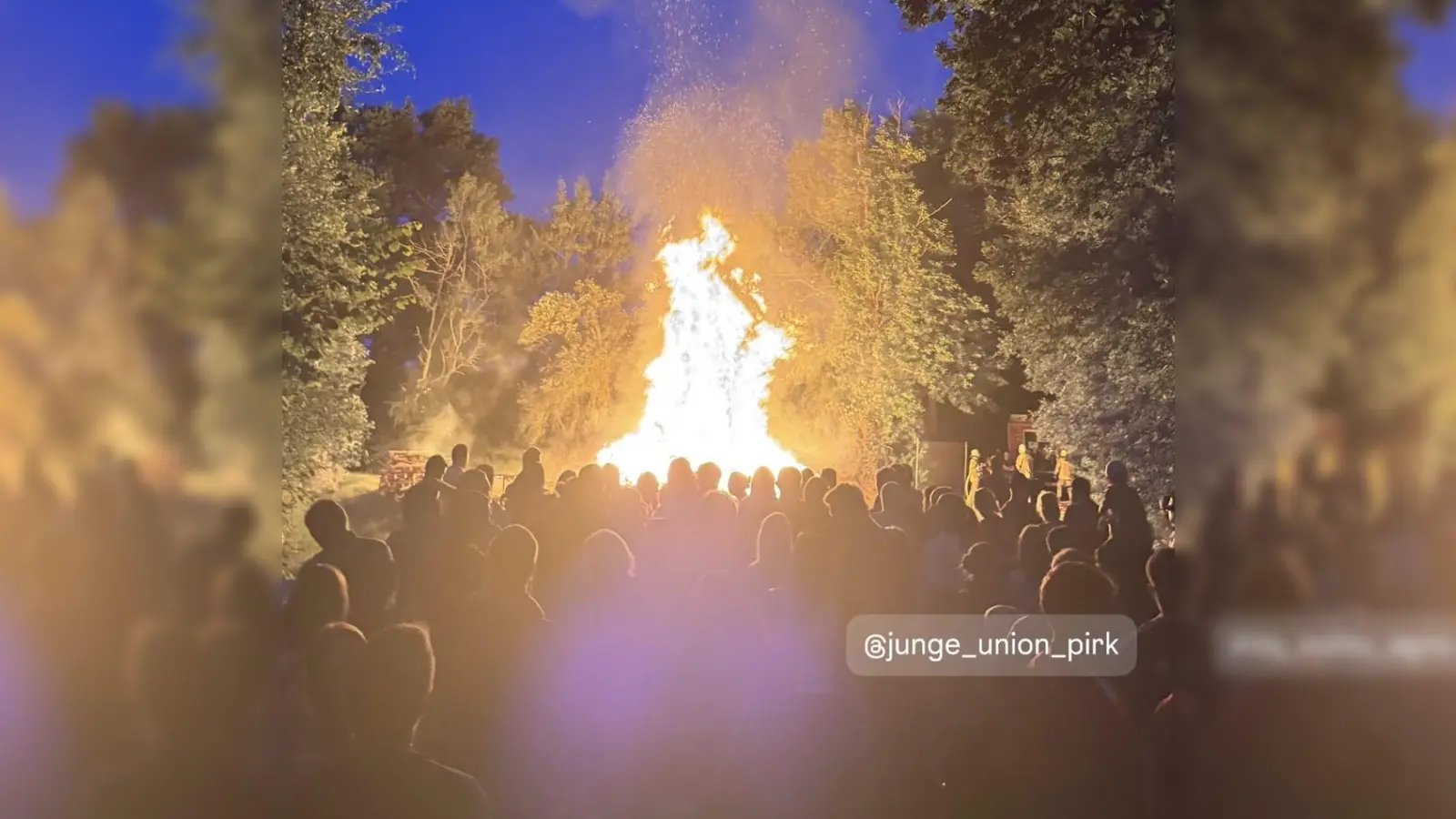 Entzündung des Feuers (Bild: Christian Stahl)