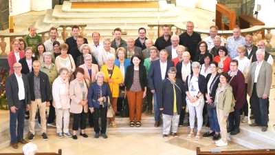 Vor 25, 50, 60, 70 und 75 Jahren feierten die Kommunionjubilare der Pfarrei St. Sebastian Erstkommunion. Zum Jubiläum treffen sie sich in der Wallfahrtskirche am Fahrenberg. (Bild: Franz Völkl)