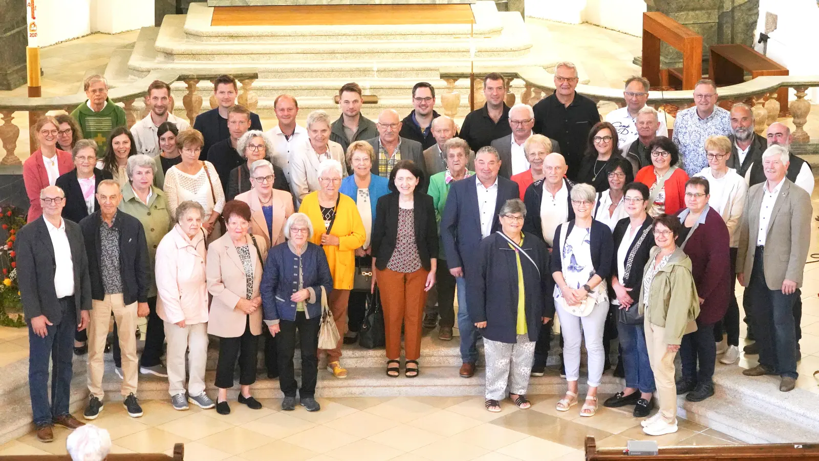 Vor 25, 50, 60, 70 und 75 Jahren feierten die Kommunionjubilare der Pfarrei St. Sebastian Erstkommunion. Zum Jubiläum treffen sie sich in der Wallfahrtskirche am Fahrenberg. (Bild: Franz Völkl)
