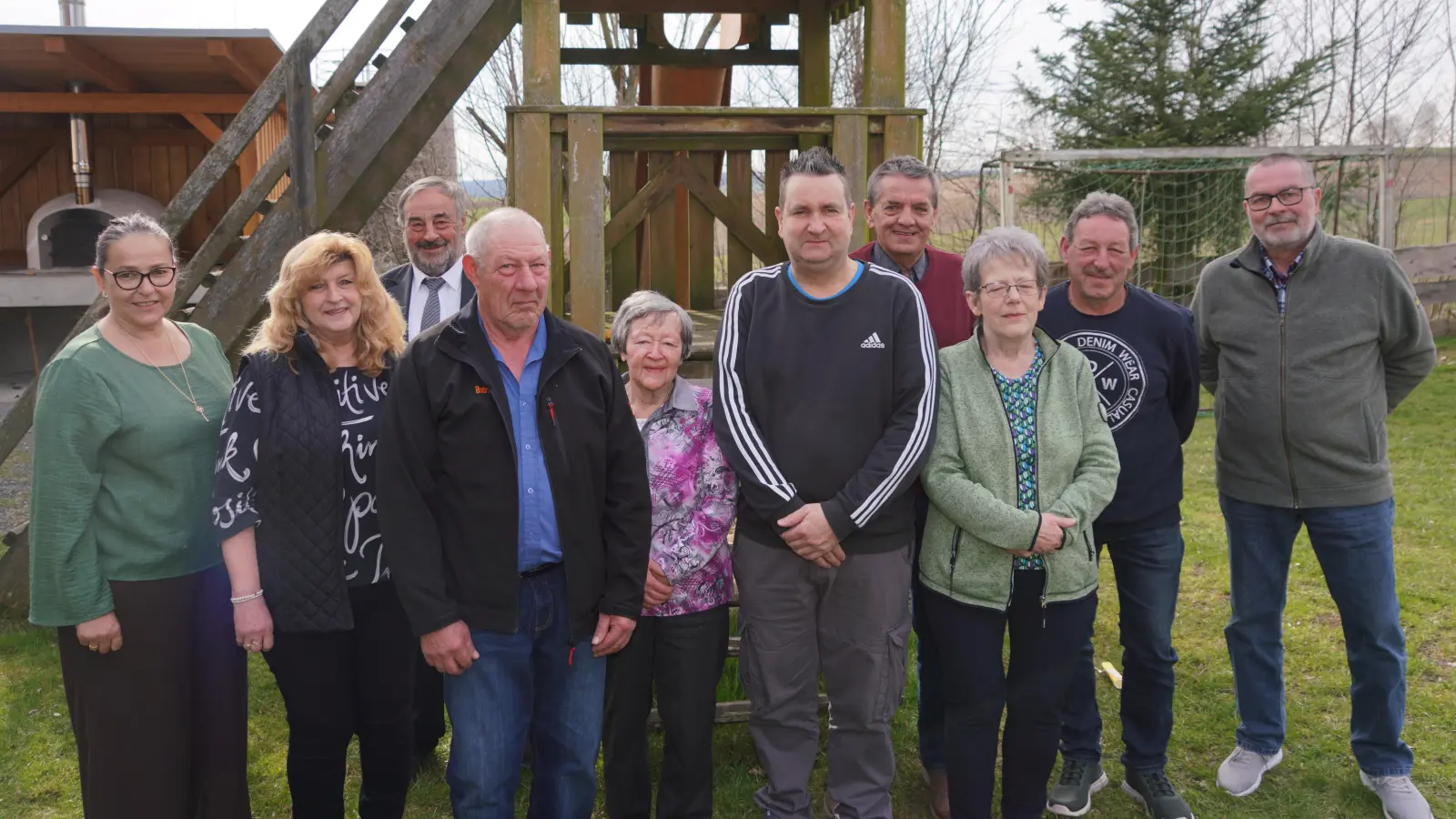 Von links: VdK-Kreisvorsitzende Carola Brust, Maria Greim (Kasse), Bürgermeister Josef Beimler, stellv. Vorsitzender Bernhard Fröhlich, Erika Gollwitzer, VdK - Ortsverband Waldthurn - Vorsitzender Jan Hauser, Beisitzer Werner Unger, Schriftführerin Renate Pühler und die beiden Beisitzer Kurt Delakovic und Jürgen Stark. (Bild: Franz Völkl)