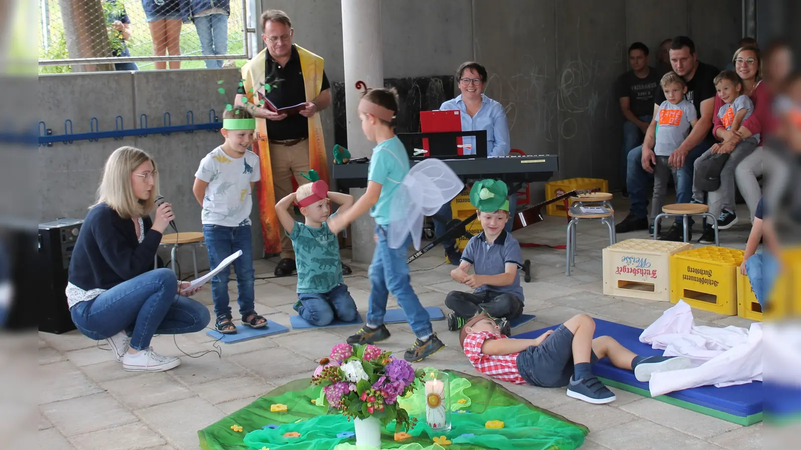 Vorschulkinder erzählten die Geschichte der Raupe Elli (Bild: Ursula Zimmermann)