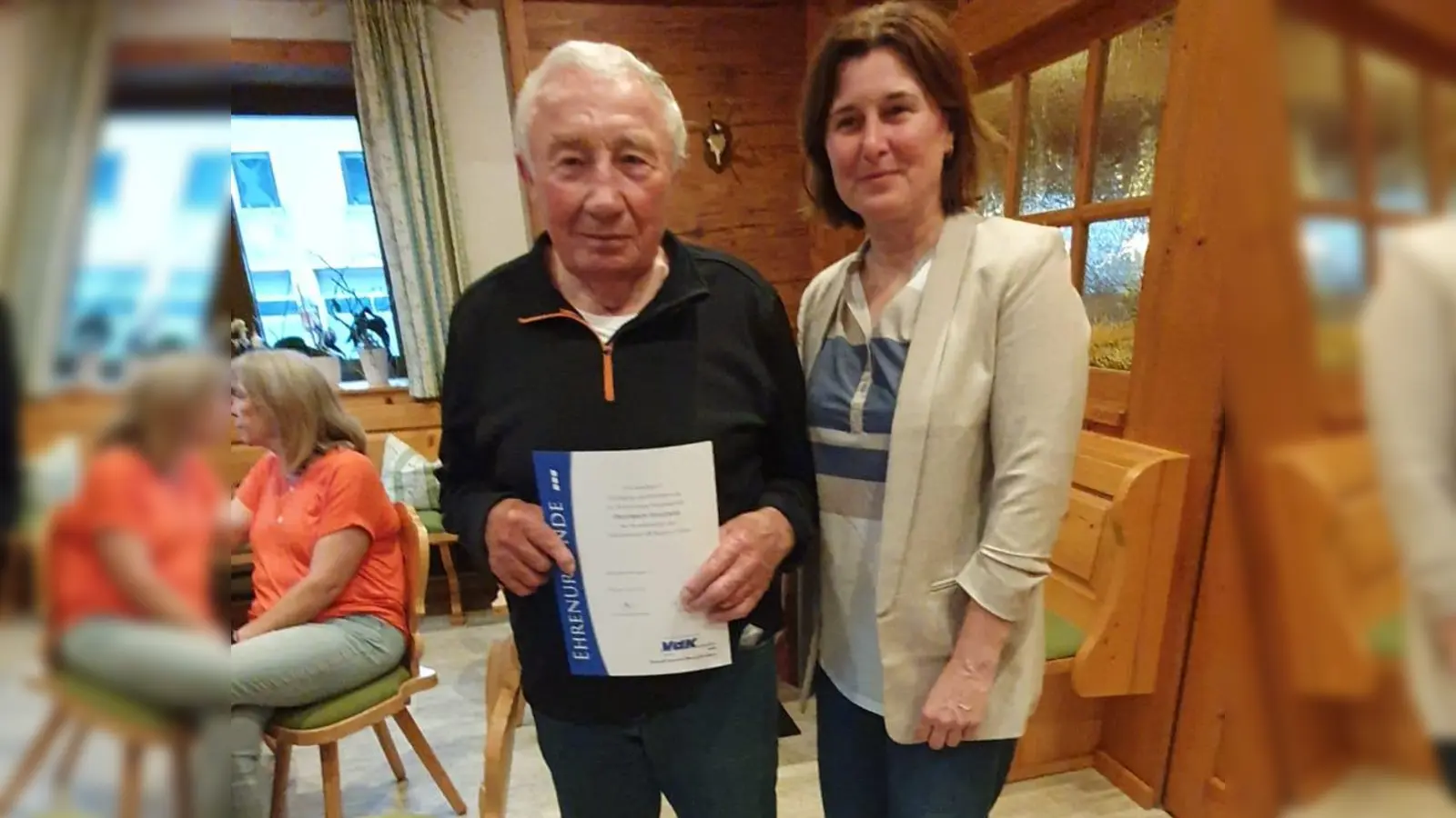 Friedrich Hagerer, 1. Vorsitzende Doris Lehnerer. (Bild: T. Woodroffe)