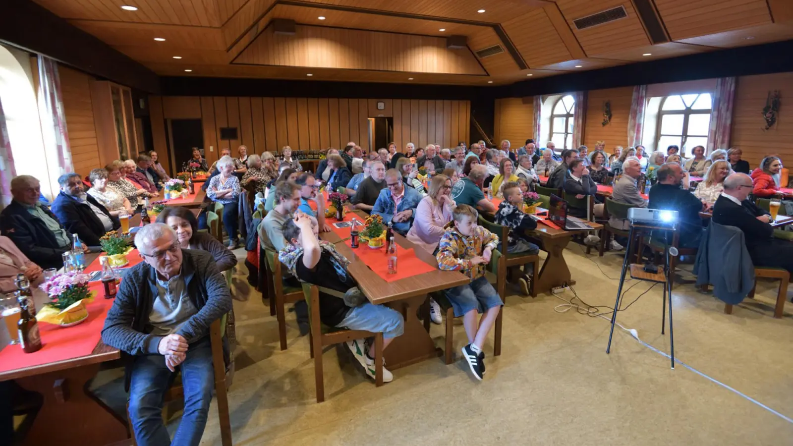 Teilnehmer des Pfarrfamilienabends (Bild[M]: Helmut Greger)