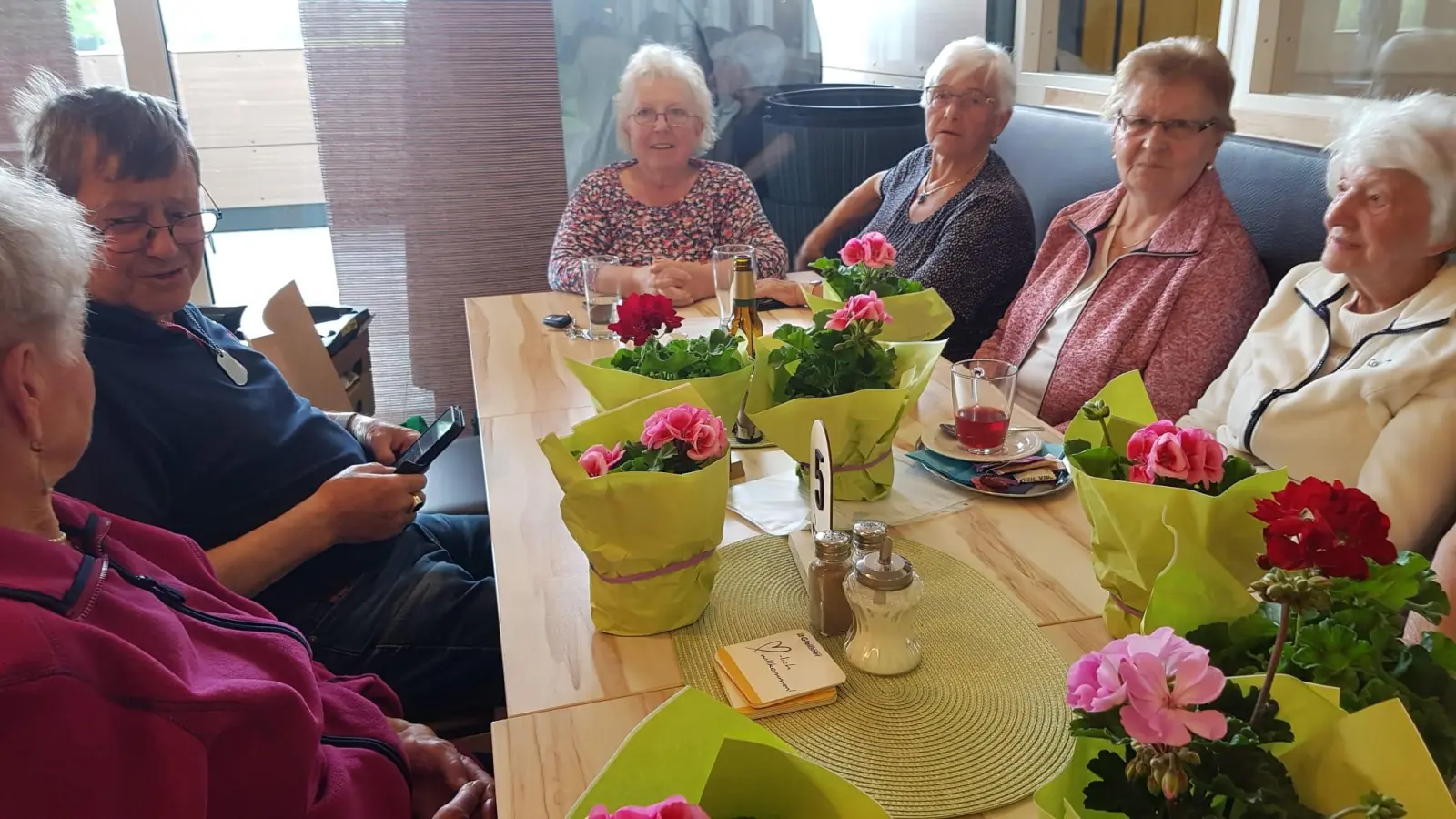 Fröhliches Beisammensein der Mitglieder. (Bild: Marianne Scheffler)