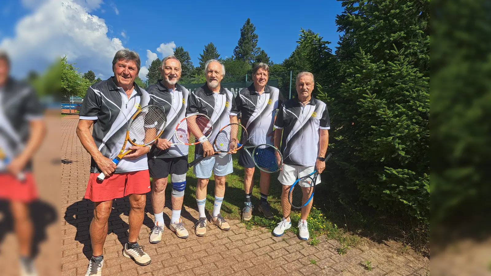 Freuen sich über Meisterschaft und Aufstieg (von links): Josef Meier, Ernst Gumpenberger, Hans-Christian Regler, Walter Schmid und Kurt Schmalz.<br> (Bild: Ernst Gumbenberger)