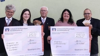 Im Bild von l.n. r. : Kurt Weiß (Chorleiter), Anja Sporrer (Kinderchor), Herbert Ulrich (1. Vorstand), Jamin Häckl (Kindergarten), Steffen Braunert (2. Vorstand, Kassenwart) (Bild: Sigmund Schütz)