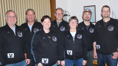 (von links): Jubilar Herbert Ludwig, Oberschützenmeister und Jubilar Markus Böhm, Michaela Nübler, Jubilar Stephan Koller, Karin Reil, Sportleiter Kevin Franke und 1. Schützenmeister Christian Hiltl. (Bild: Werner Koller)