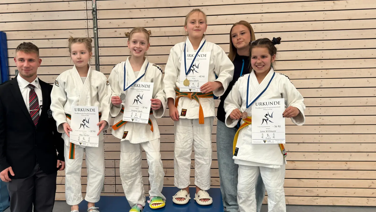 Die erfolgreichen Mädchen mit Kevin und Laura (Bild: Stefan Lösch)