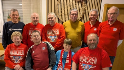 Die Vorstandschaft mit Neuaufnahme (Bild: Klaus Filchner)