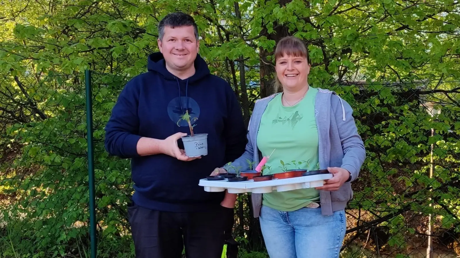 Übergabe von Rene Dietrich an Corinna Fröhler (Bild: Natalie Götz)