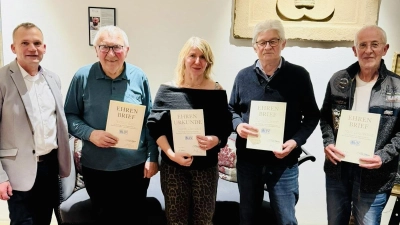 BLLV Kreisvorsitzender Uwe Prösl mit den geehrten Mitgliedern (von links) Heinrich Kohl, Susanne Preisinger, Anton Waldmann und Franz Geigenberger (Bild: Uwe Prösl)