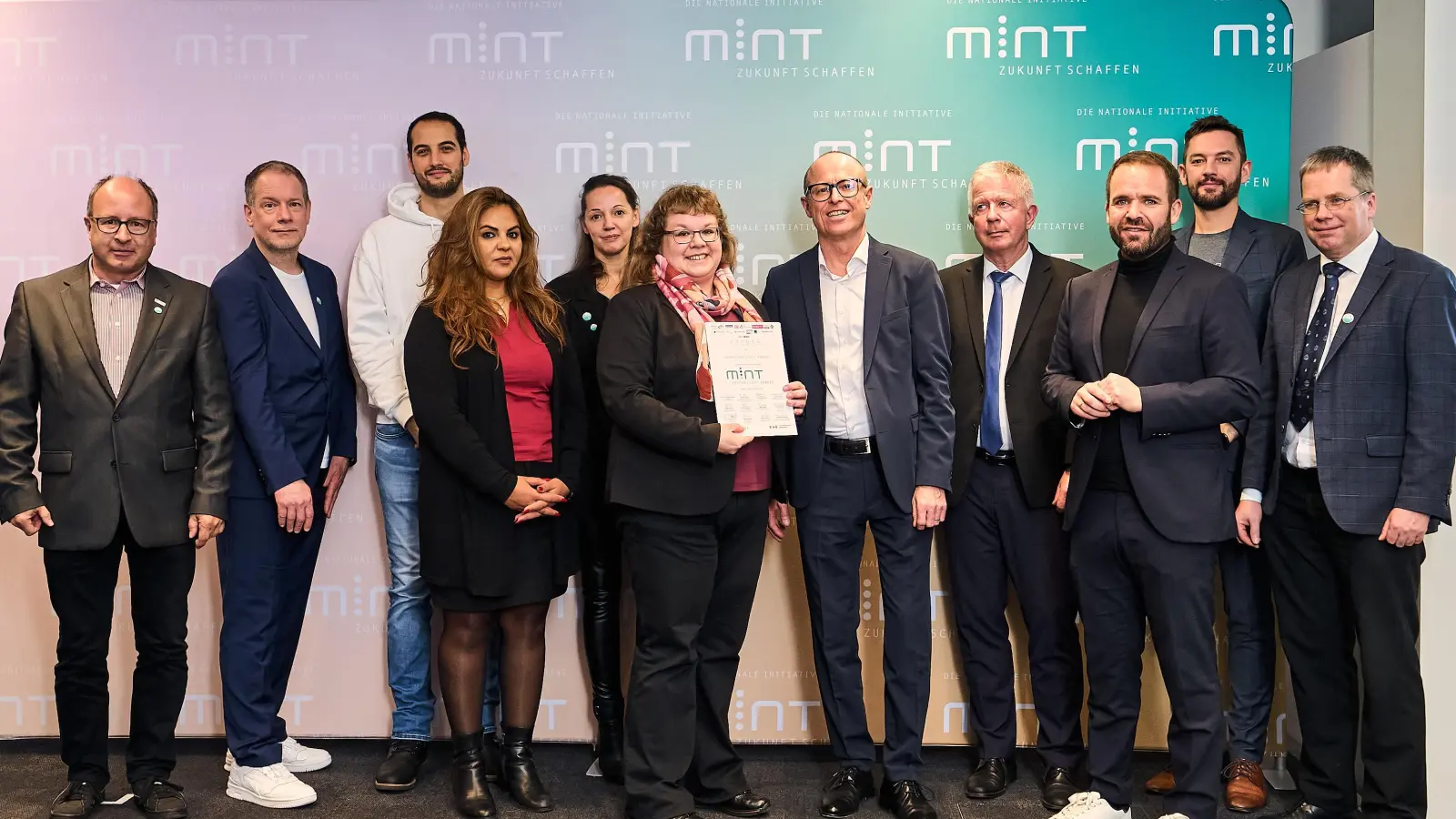  Auszeichnung der Naabtal-Realschule Nabburg als MINT-freundliche Schule  (Bild: Fabian Vogl)