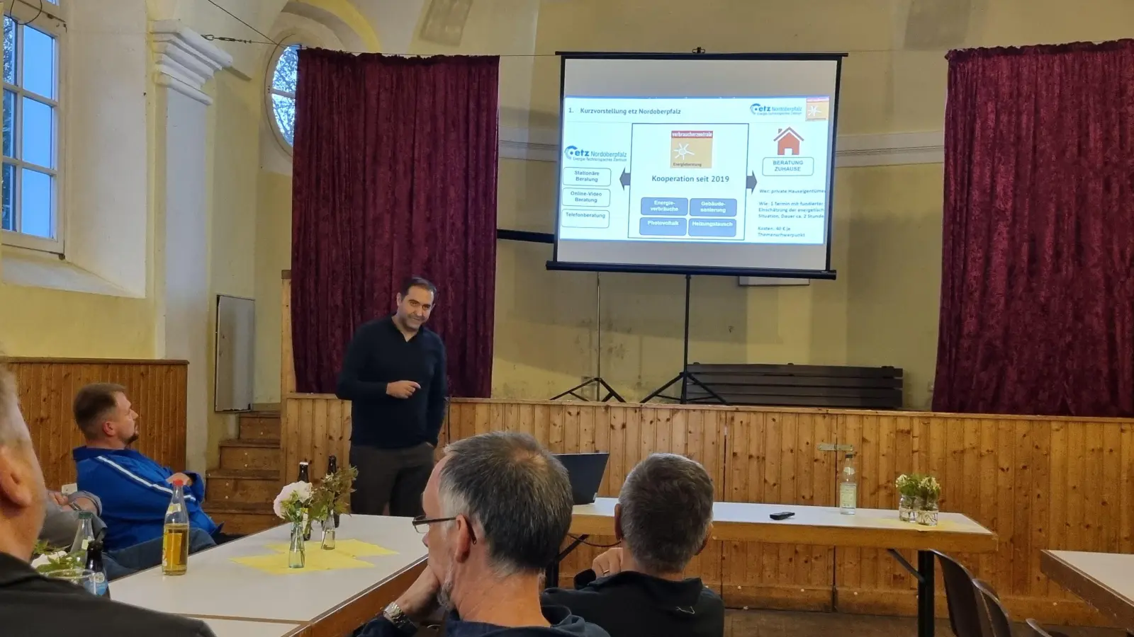 Die Kolpingsfamilie Kemnath hatte zum Thema „Energetisches Sanieren im Bestandsbau und Energiesparen” ins Gesellenhaus eingeladen <br>Referent war Yusuf Gökcel vom etz Nordoberpfalz.  (Bild: Katrin Pasieka-Zapf)