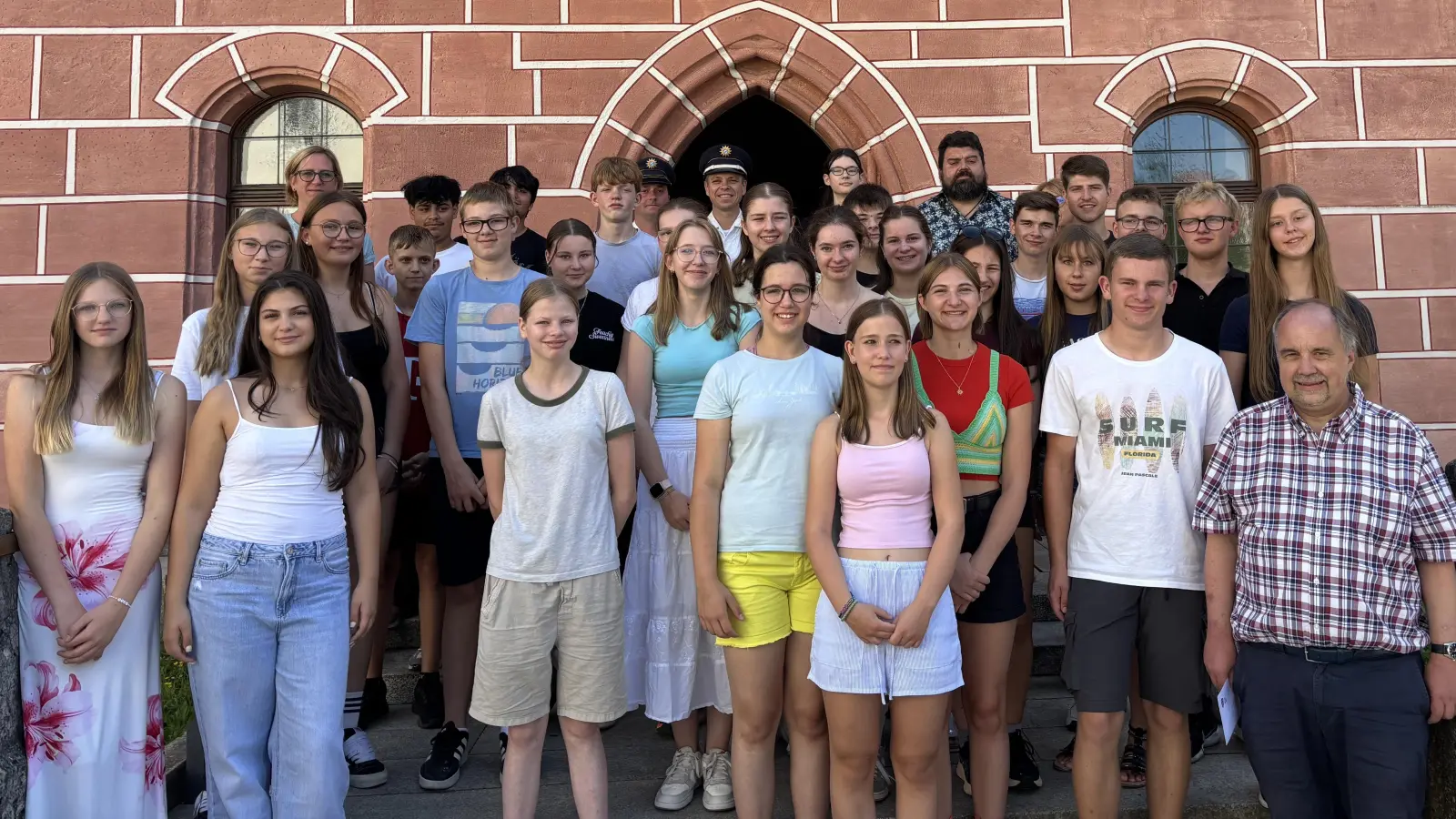 Ehrung der Schüler- und Buslotsen im Rathaus Sulzbach-Rosenberg durch 1. Bürgermeister Stefan Frank (Bild: Jana Pilhofer)