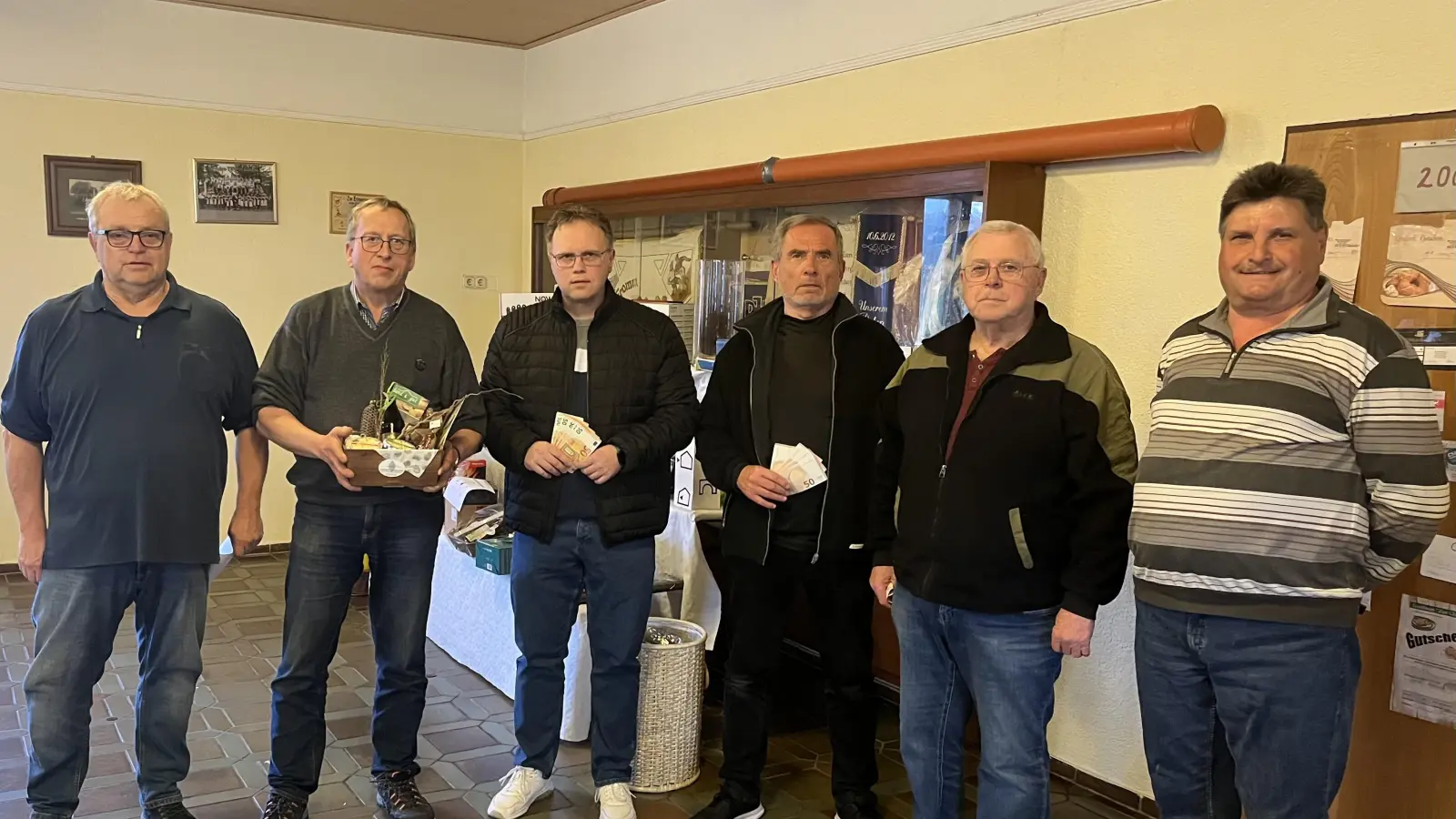 Von links: Bernhard Meckl (TSV Waidhaus), Josef Pruy, Marko Klotz (1. Platz), Josef Ebnet (2. Platz), Rainer Hecht (3. Platz) und Manfred Schneider (TSV Waidhaus). (Bild: Felix Uschold)
