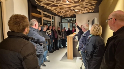 Der CSU-Stammtisch Ost hat sich wieder fest im Landkreis etabliert, diesmal fand das Treffen im Haus der Biodiversität in Tännesberg, mit anschließender Diskussionsrunde im Sporthotel zur Post, statt. (Bild: Christian Bäumler)