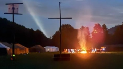 Abendstimmung am Lagerfeuer (Bild: Florian Donhauser)