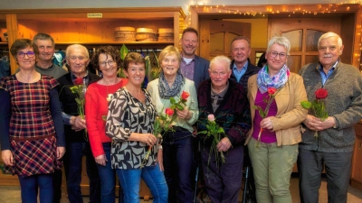 Ehrungen für langjährige Mitgliedschaft (v. l. n. r.): 1. Vorsitzende Michaela Basler, Johann Piehler, Martin Schmid, Anna Jakubowicz, Marinice Knorr, Elfriede Heldmann, Bürgermeister Alwin Märkl, Martin Solfrank, Josef Neiß, Christine Demleitner, Andreas Schönberger. (Bild: Michael Basler)