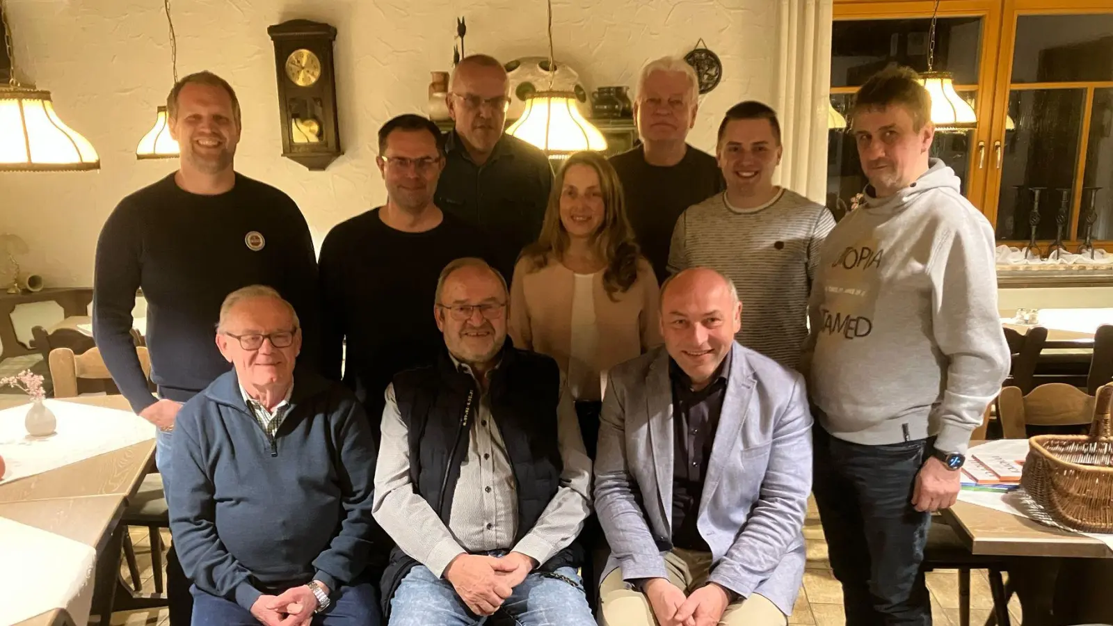 Bild von links vorne: Rösch Richard, Ehrenvorsitzender Rudolf Götz, Gerhard List<br>Bild von links zweite Reihe: Adrian Blödt, Bernhard Lindner, Heinz Prölss, Alexandra Krauss, Richard Frieser, Max Obermeier, Jürgen Bergmann.<br> (Bild: Gerhard List)