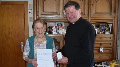 Mit ihrem außergewöhnlichen Engagement steht Lore Stümpfl beispielhaft für gelebte Nächstenliebe und ehrenamtlichen Einsatz. (Bild: Elfriede Winter )