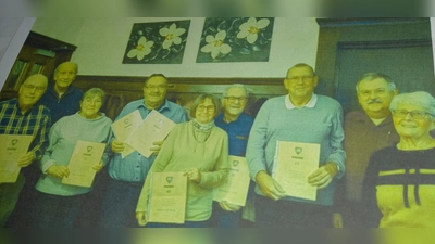 Von links: Helmut Zinkl, Dieter Amann, Barbara Zinkl, Reinhard Goger, Berta Preuschoff,,Erich Obendorfer, Rüdiger Rühl, Peter Amberger und Rosemarie Micko. (Bild: Bernhard Exner)