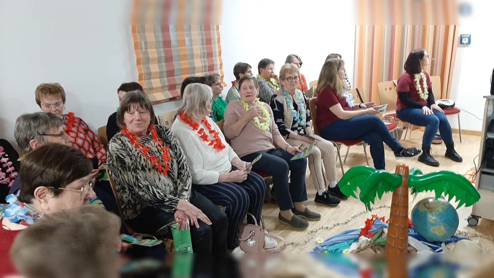Die Frauen beim Gebet; in die Mitte Symbole von den Cookinseln. (Bild: Rita Gleißner)