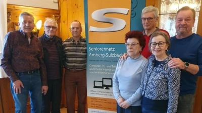 Aktive Mitglieder Seniorennetz Amberg-Sulzbach, v.l. Jürgen Delle, Werner Högner, Thomas Schmidt, Ilona Gassenmeyer, Karl Siegert, Monika Schober, Robert Meier (Bild: Hermann Letz)