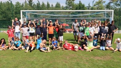 Die Ferienkinder hatten beim großen Vilshofener Ferienprogramm von SV Vilshofen, Feuerwehr Vilshofen und der SG Gut Ziel Vilshofen viel Spaß. (Bild: Michael Rabenhofer)