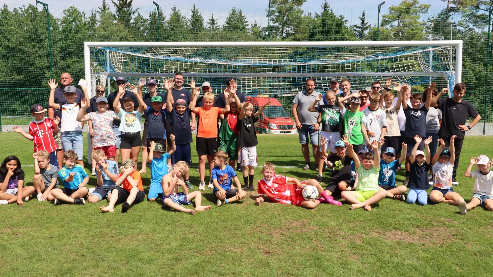 Die Ferienkinder hatten beim großen Vilshofener Ferienprogramm von SV Vilshofen, Feuerwehr Vilshofen und der SG Gut Ziel Vilshofen viel Spaß. (Bild: Michael Rabenhofer)