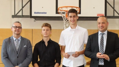 RSD Stefan Neumeier, Nico Koller (10b), Tobias Fuchs (10a), StR (RS) Felix Wasöhrl&nbsp;(von links).  (Bild: Andreas Zilker)