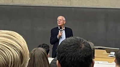 Prof. Dr. Siegfried Balleis von der Friedrich-Alexander-Universität stellte die Metropolregion vor. (Bild: Karl Reyzl)