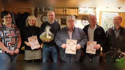 Die Jubilare mit 2. Vorsitzenden Bianca Kraus (links) und 1. Vorsitzenden Berthold Fröhlich (rechts). (Bild: Fred Lehner)