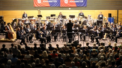 Das Polizeiorchester Bayern spielte bereits zum 4. Mal für das Bruder-Gerhard-Hospiz in Schwandorf (Bild: Tamara Deml-Glöckner)
