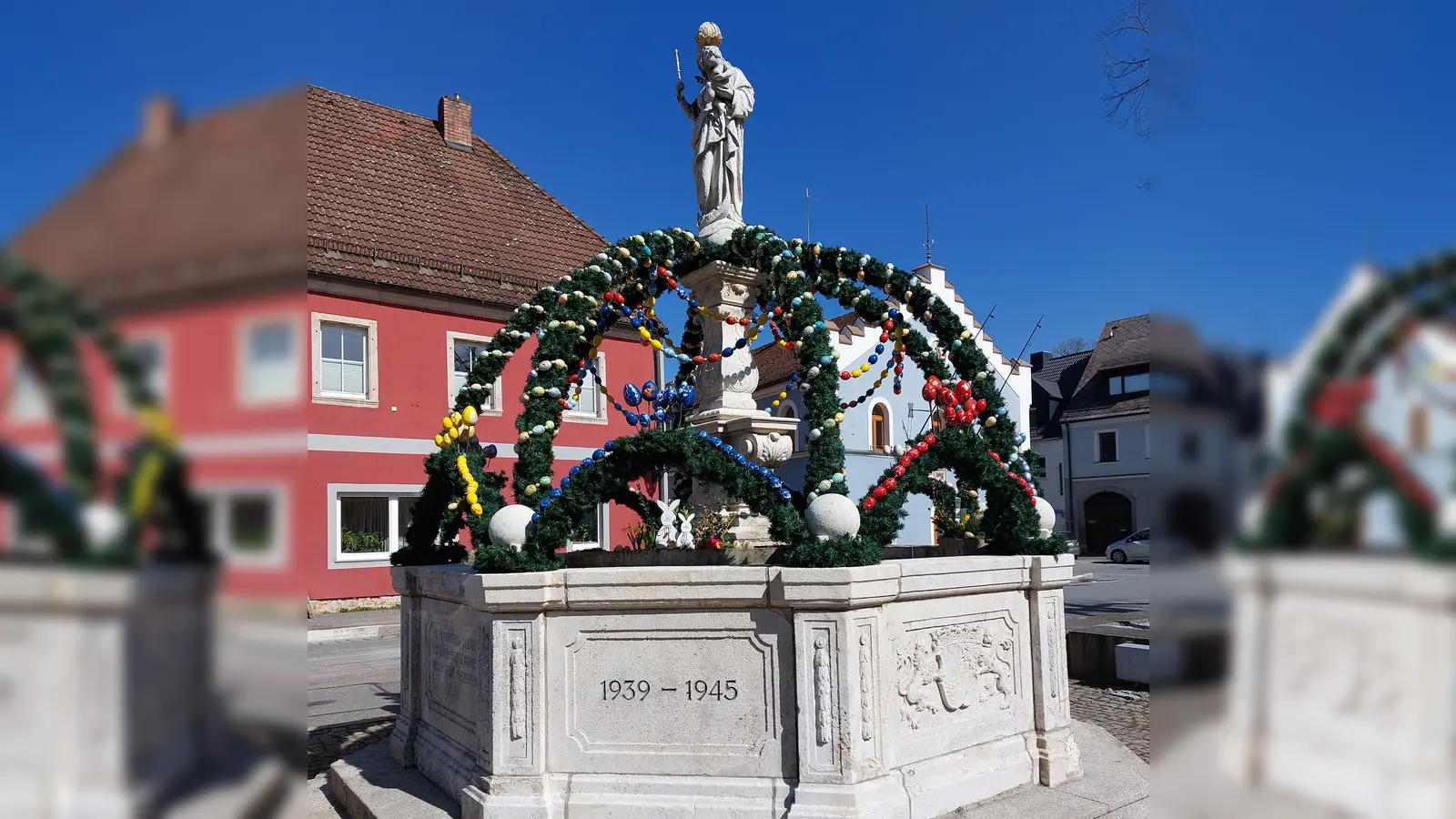 Osterbrunnen verschönert Stadt Pleystein  (Bild: Herbert Lorenz)