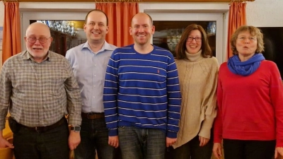 Die Vorstandschaft des neu gewählten Vereins „Förderverein DJK Neuhaus” von links Wolfgang Henrichen Kassenprüfer, Andreas Egeter Kassier, Sebastian Kreß 1. Vorstand, Denise Heimerl Schriftführerin, Marion Henrichen 2. Vorstand (Bild: Heike Heimerl)