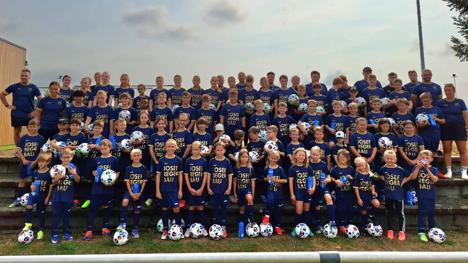 Die Fußballschule mit 68 Kindern erforderte 12 BetreuerInnen und 6 Küchenfees. (Bild: Karl Ziegler)