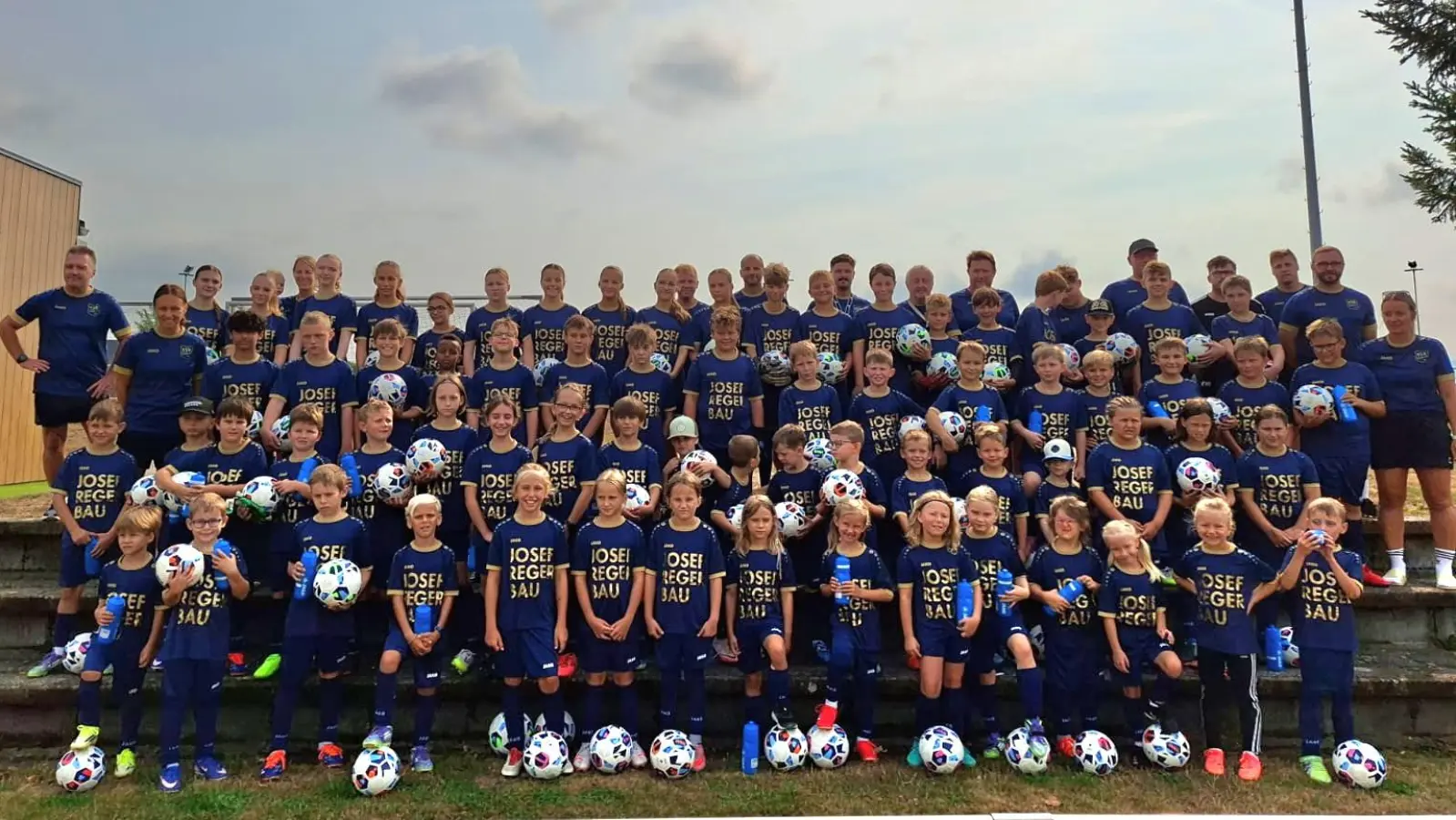 Die Fußballschule mit 68 Kindern erforderte 12 BetreuerInnen und 6 Küchenfees. (Bild: Karl Ziegler)