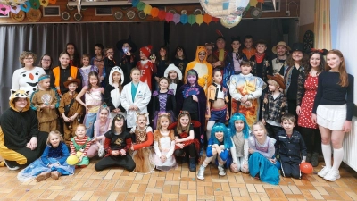 Faschingsnarren der Wasserwacht und Ihre Trainer und Betreuer (Bild: Melanie Tafelmeyer)