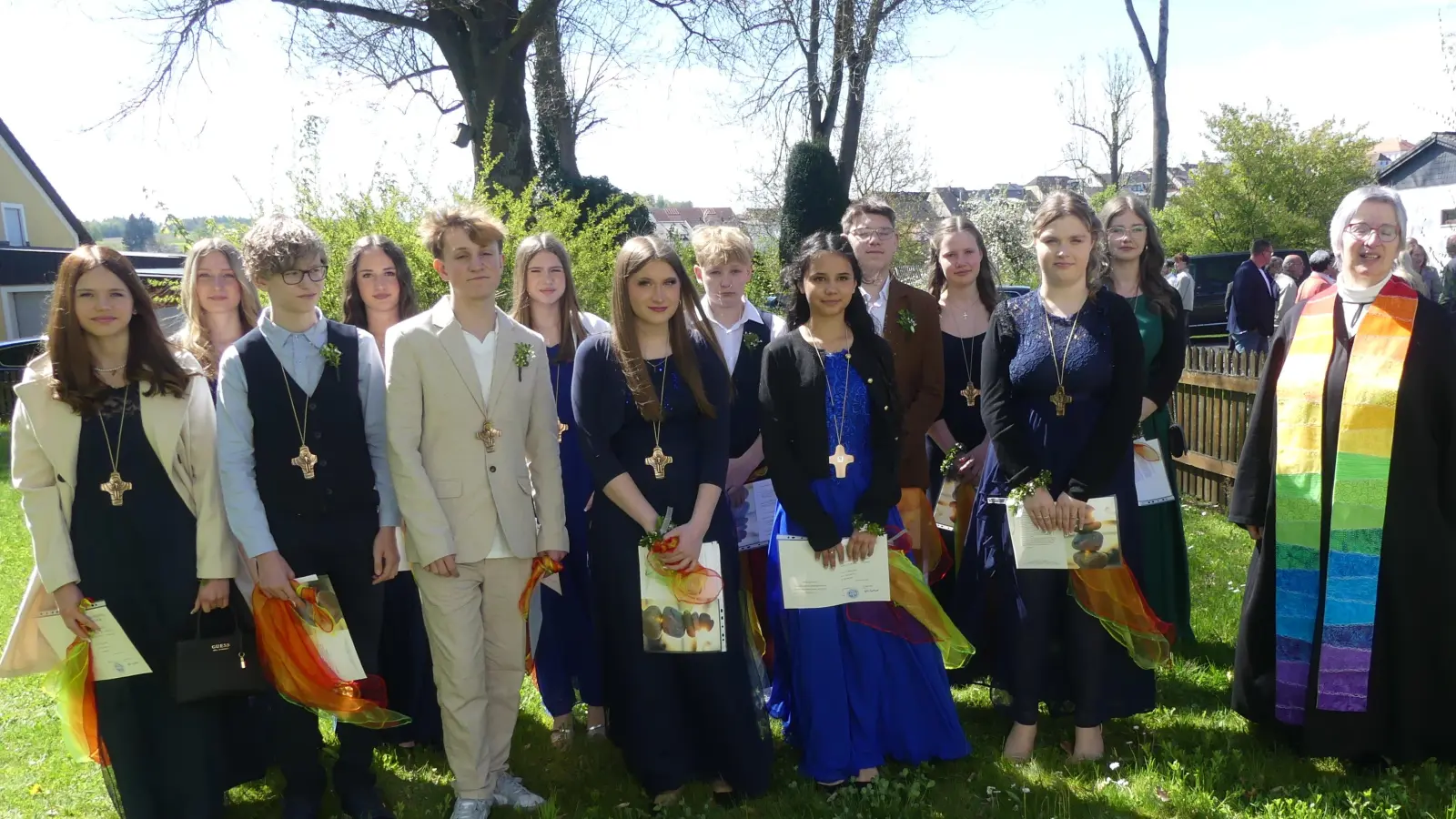 Diplom-Religionspädagogin Lydia Engelhardt segnete die Konfirmanden aus dem Vierstädtedreieck und rief sie dazu auf, einen Platz in der Kirchengemeinde einzunehmen.  (Bild: Walther Hermann)