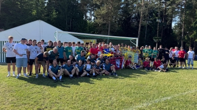 Gruppenfoto aller teilnehmender Teams (Bild: Jochen Kellner-Bodendörfer)