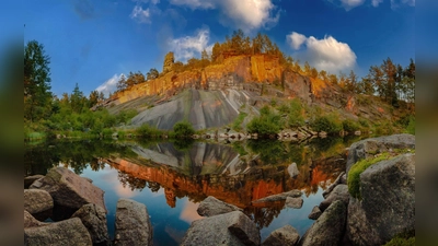 Leuchteneder Granit im Landkreis Neustadt an der Waldnaab - aufgenommen von Christian Dotzler für den Oberpfalz Kalender 2026. (Bild: Christian Dotzler)