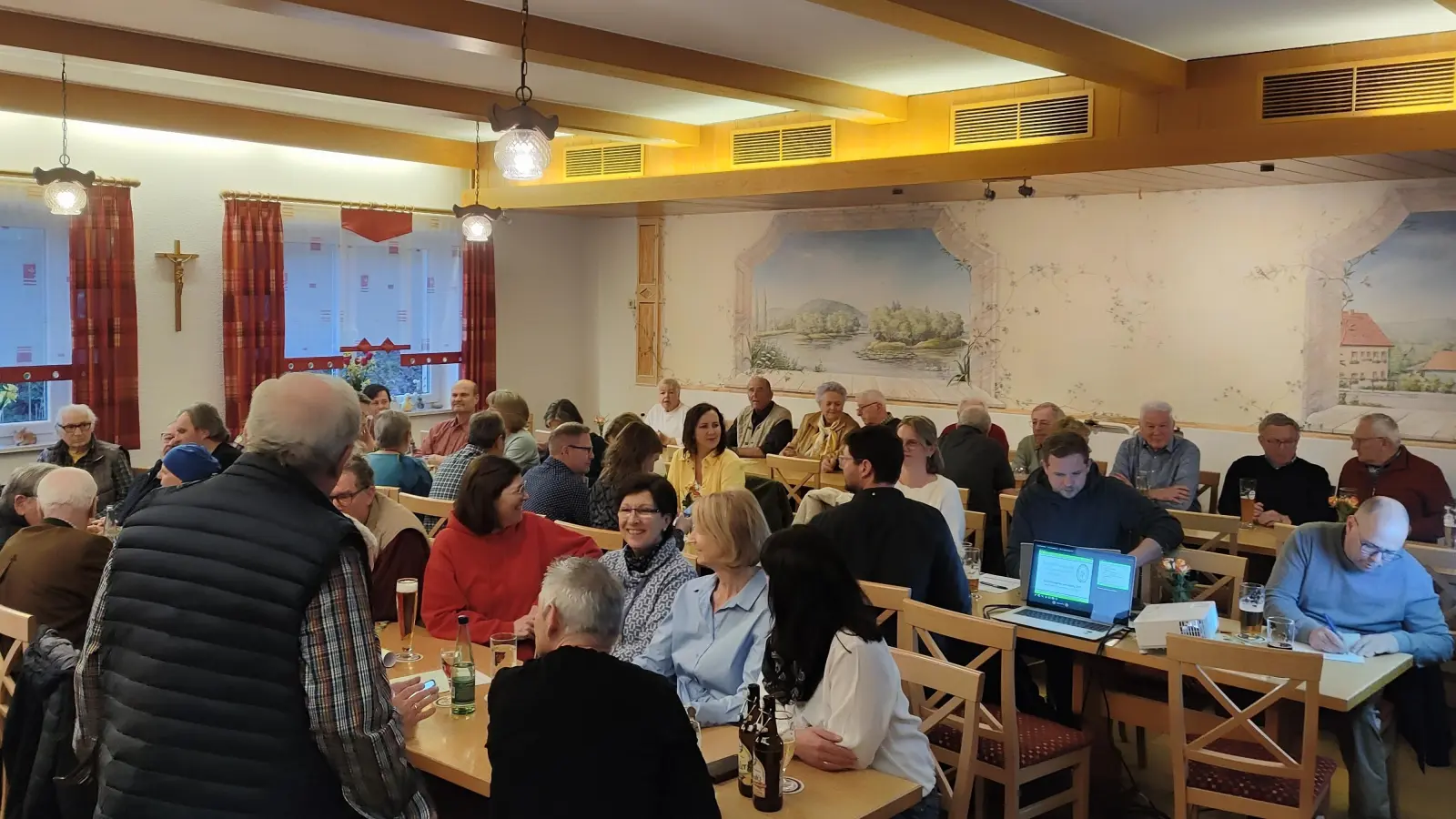 Mitglieder des OWV bei der Versammlung (Bild: Sebastian Most)