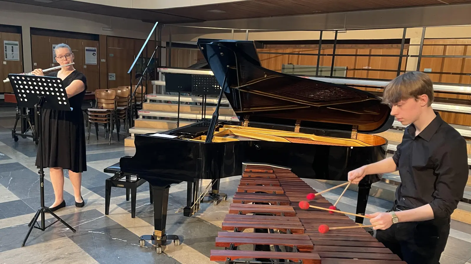 Solistinnen und Solisten spielen am Otto-Hahn-Gymnasium auf. (Bild: Stefan Daubner )