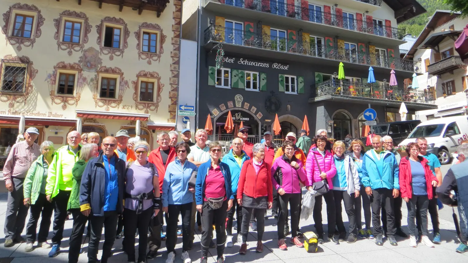 Das Foto zeigt die VHS-Radgruppe auf der Strandpromenade in St. Wolfgang (Bild: Adolf Mückl)