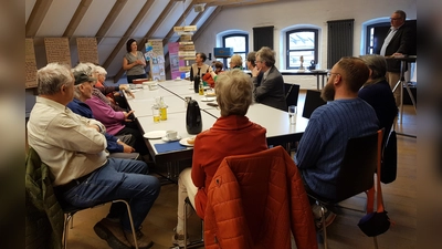 Beim Erzähl-Cafe wurden von den Anwesenden viele Erinnerungen ausgetauscht. (Bild: Birgit Höcherl)