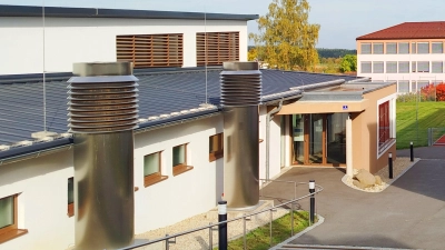 Das Hallenbad in der Altenstädter Straße in Erbendorf öffnet am Dienstag, 6. Oktober, wieder seine Türen. (Bild: Jochen Neumann)