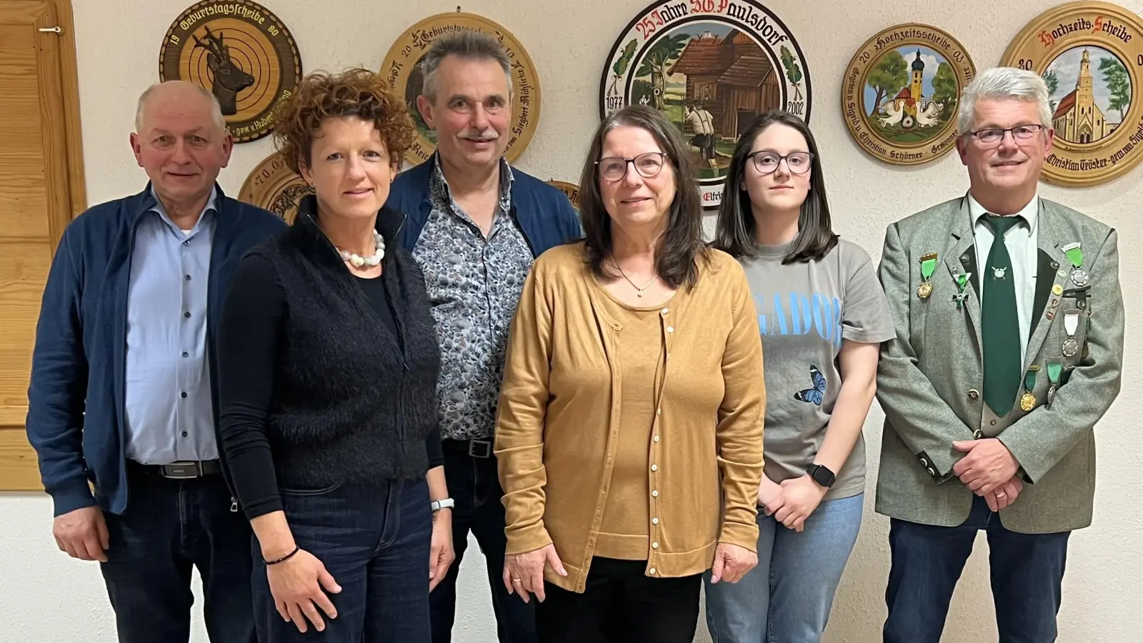 Von links: 2. Bürgermeister von Freudenberg, Franz Weiß, Susannah Deierl, Franz Schmidl, Christa Kelsch, Laura Schörner, Schützenmeister Christian Schörner. (Bild: Stefanie Richter )