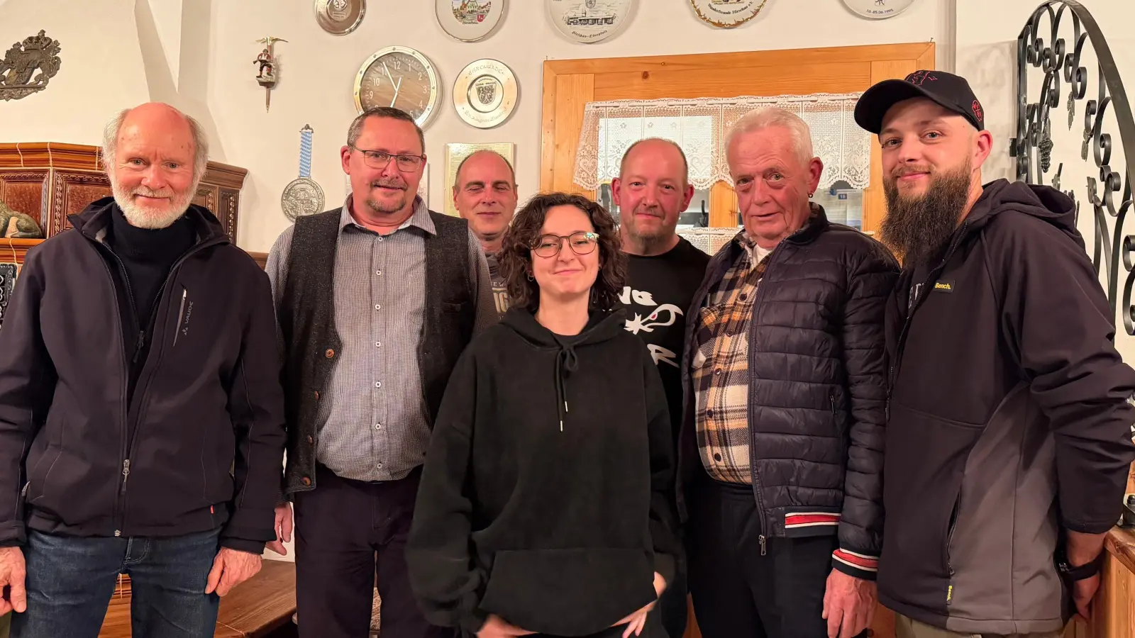 Die Hirschauer Kleingärtner wählten bei ihrer Jahreshauptversammlung eine neue Vorstandschaft. Im Bild von links: Günther Amann, Albert Sterk, Markus Auer, Alexandra Reisch, Uwe Kraus, Michael Hirling und Angelo Weber. (Bild: Günther Amann)